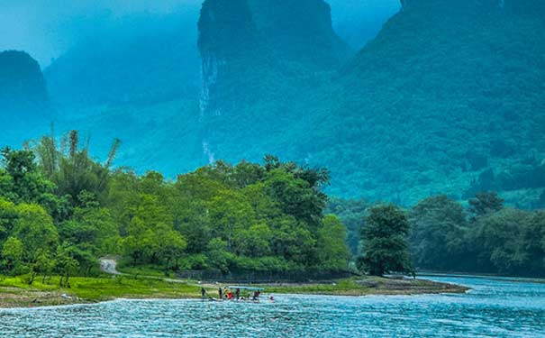 桂林漓江旅游：遇龙河段