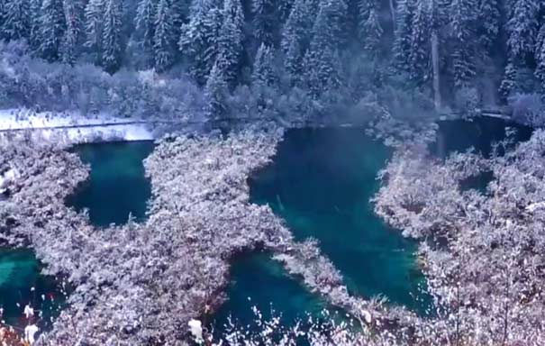 九寨沟旅游：冬季雪景