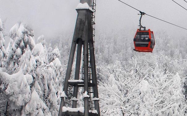 冬季西岭雪山旅游索道