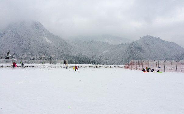 冬季西岭雪山旅游滑雪场雪景