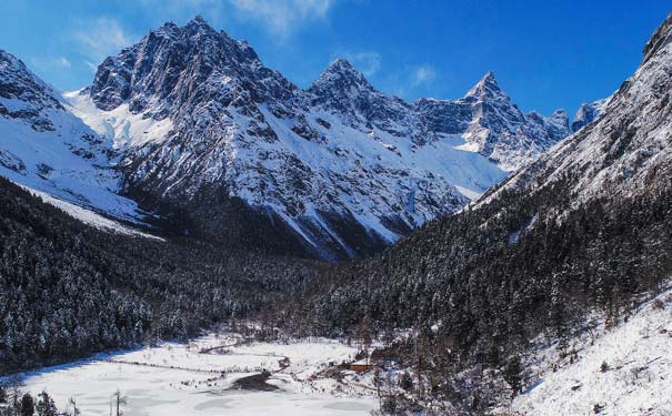 冬季四川旅游：毕棚沟雪景