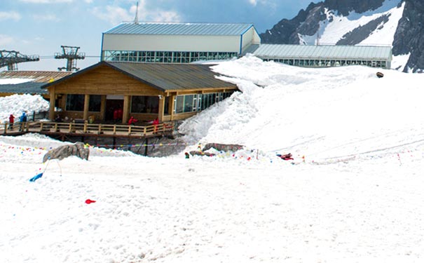 冬季旅游看雪山推荐：丽江玉龙雪山