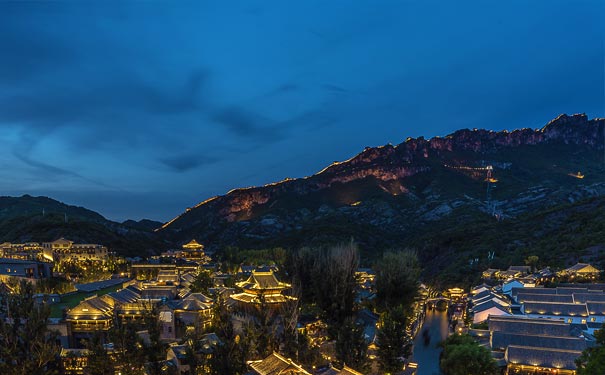 秋季北京旅游：古北水镇与司马台长城夜景