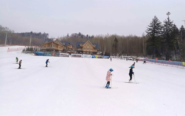 长白山和平滑雪场