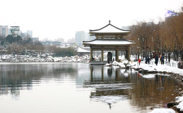 西安曲江池雪景