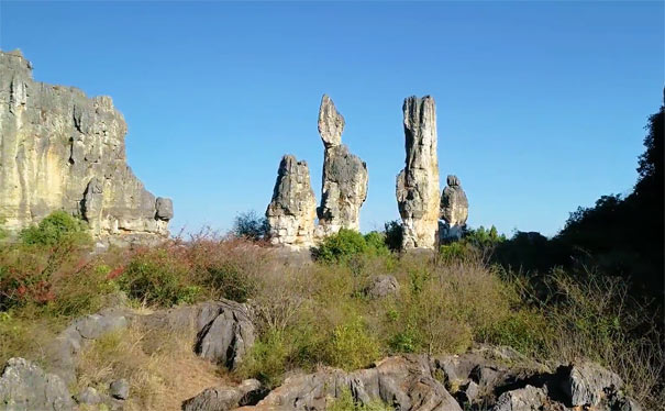 秋季云南旅游：昆明乃古石林