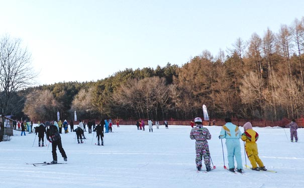 长春净月潭滑雪场滑雪