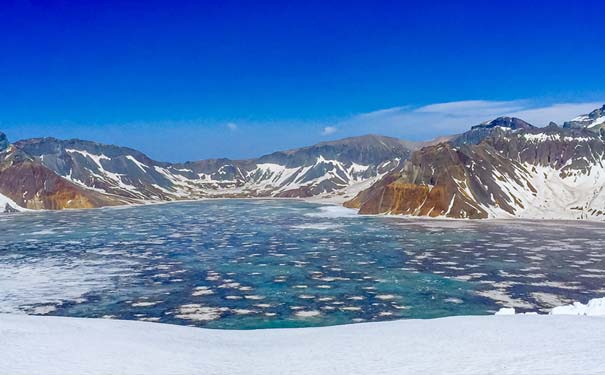 长白山旅游：天池冬季