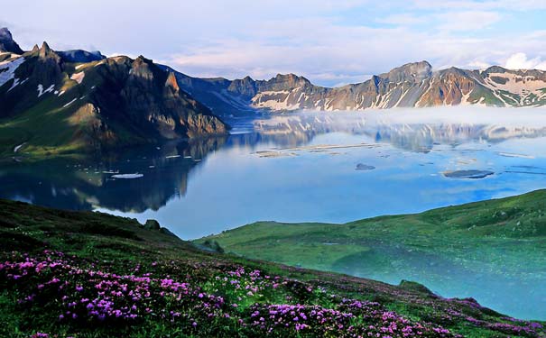 长白山旅游：天池春季