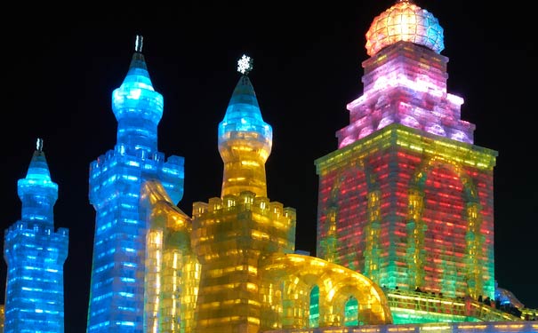 哈尔滨旅游：冰雪大世界灯光秀