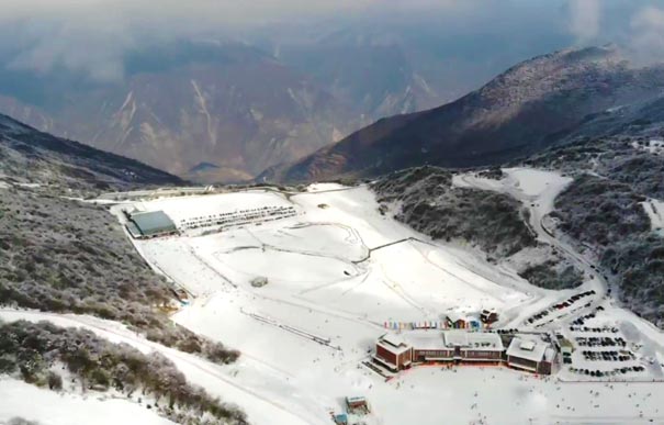 川西旅游：九鼎山太子岭滑雪场