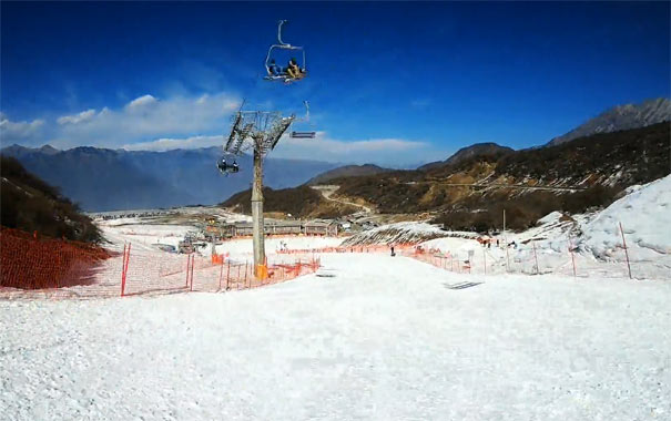 川西旅游：九鼎山太子岭滑雪场