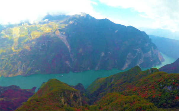 巫山红叶节：巫峡沿岸红叶