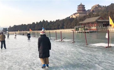 北京旅游：颐和园冬季滑冰