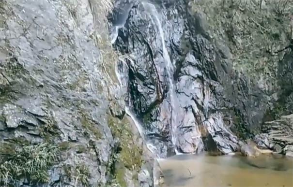 安徽旅游景点：桐城披雪瀑摩崖石刻