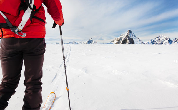 冬季瑞士旅游：阿尔卑斯高海拔滑雪胜地