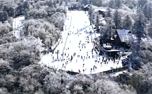 冬季峨眉山旅游：雷洞坪滑雪场