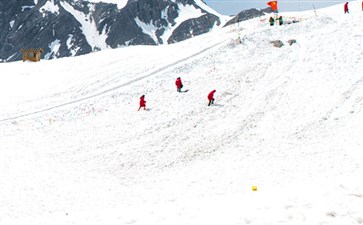 玉龙雪山山顶