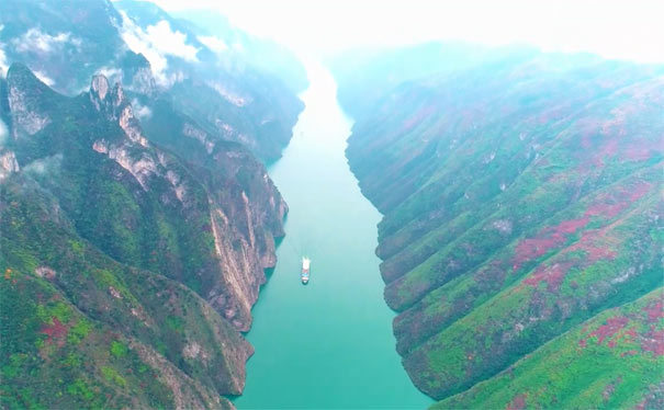 三峡旅游：巫山红叶