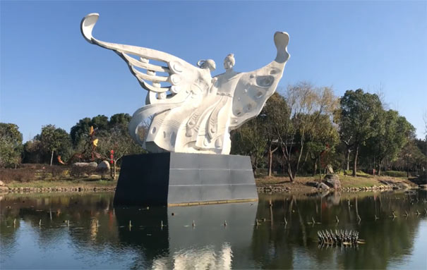 浙江旅游：宁波梁祝文化园化蝶雕塑