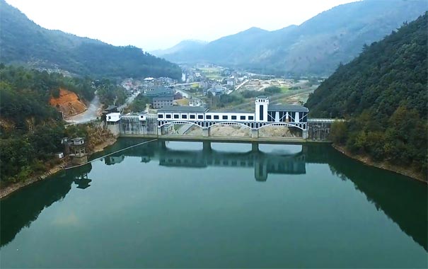 杭州旅游：富春桃源景区逍遥岩岭湖