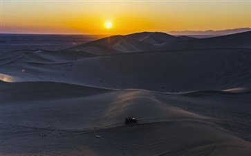 宁夏旅游：腾格里沙漠日出