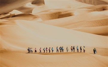 宁夏旅游：腾格里沙漠徒步
