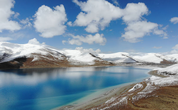 冬季西藏拉萨旅游：羊卓雍措雪景