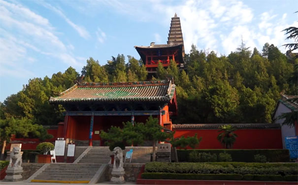 山西旅游景点：普救寺正门