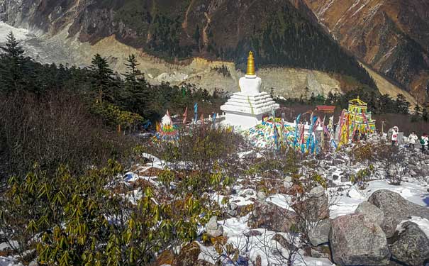 冬季海螺沟旅游：海螺沟初雪