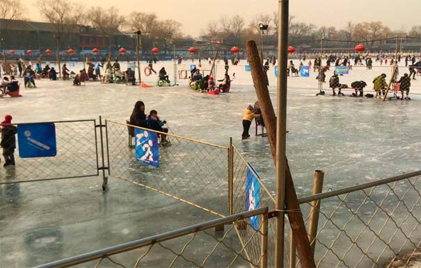 冬季北京旅游推荐：什刹海滑冰