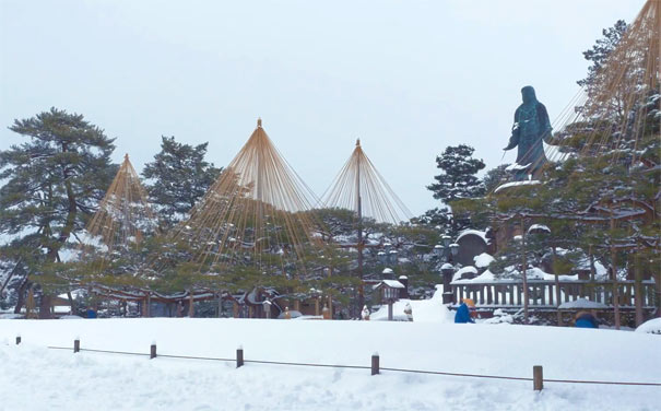 冬季日本旅游：石川县兼六园雪景