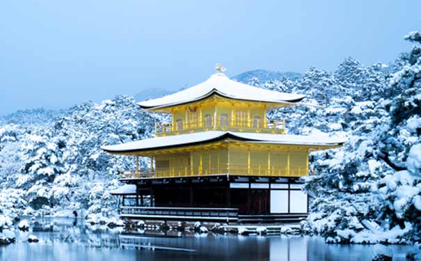 冬季日本旅游：京都金阁寺雪景