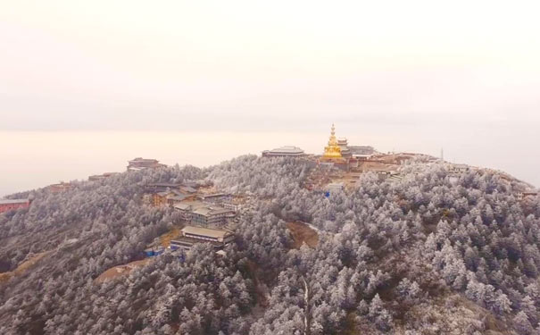 小长假重庆周边旅游地点推荐：峨眉金顶雪景