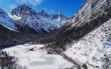 冬季毕棚沟旅游：毕棚沟雪景