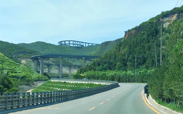 山西太原旅游景点：天龙山网红桥