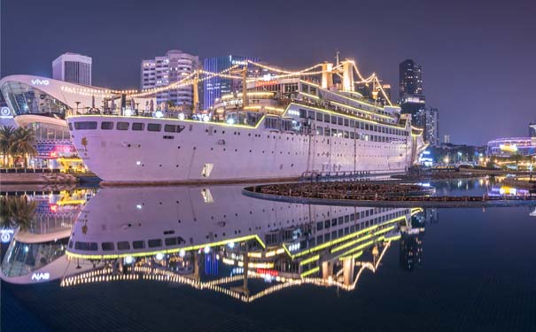 广东深圳旅游景点：海上世界明华轮夜景