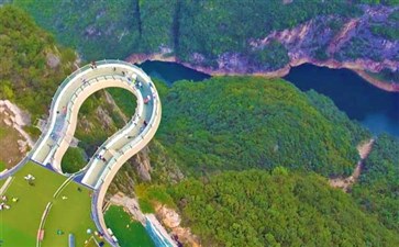 重庆三峡旅游景点：云阳龙缸云端廊桥