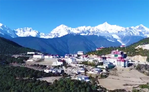 云南迪庆旅游：梅里雪山晴空