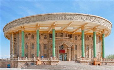 新疆旅游景点：哈密十二木卡姆文化传承中心