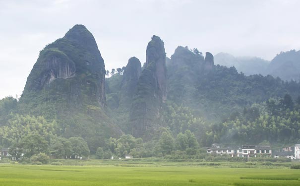 春天湖南旅游：崀山辣椒峰