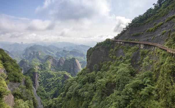 春天湖南旅游：崀山八角寨