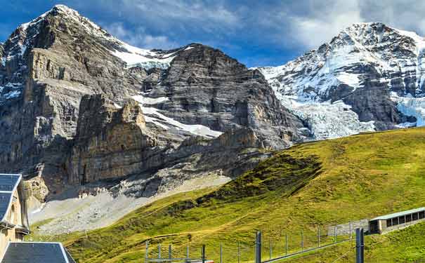 春季瑞士旅游：阿尔卑斯山脉
