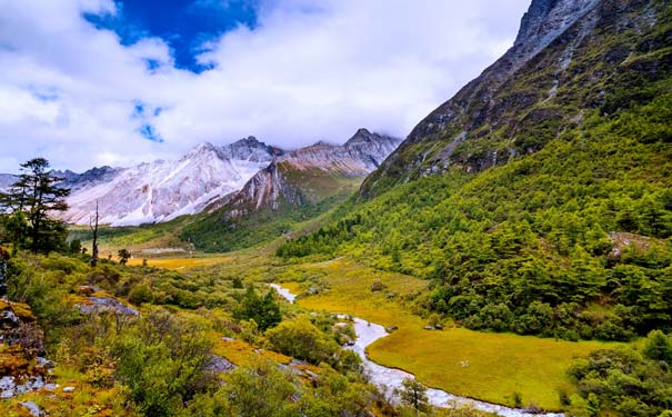 五月旅游推荐：四川稻城亚丁旅游