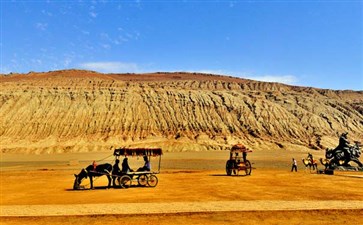 新疆旅游专列：吐鲁番火焰山