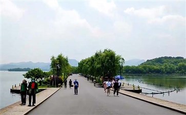 华东旅游：杭州西湖断桥白堤