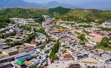 青海旅游：塔尔寺全景