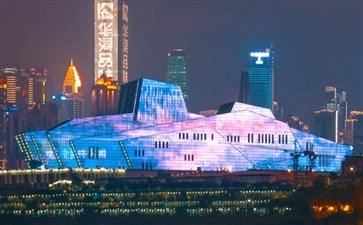 长江探索号三峡游轮：重庆朝天门码头夜景