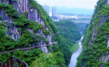黔江芭拉胡城市大峡谷-重庆周边旅游