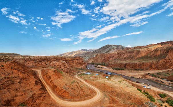 新疆旅游9条大峡谷推荐：努尔加大峡谷